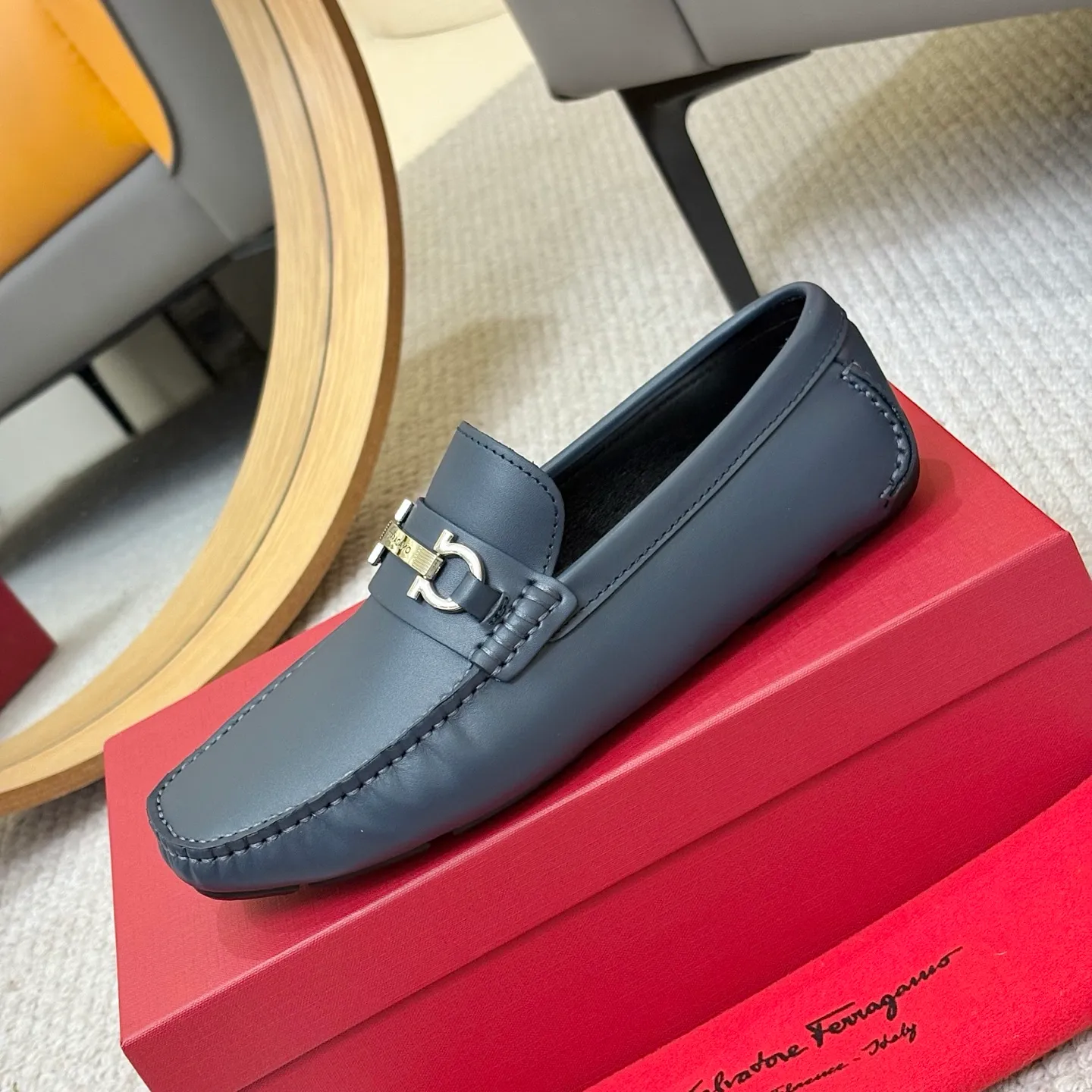 Men's men's shoes 💰420 (Yangli) Ferragamo 〰Ferragamo 2⃣️0⃣️2⃣️5️⃣ New series 👊🏻 Upper 🇮🇹 Italian imported calfskin, original outsole molding. Water-dyed sheepskin lining. The identity of every successful man is set off, and the upper and lower shoes are elegant and stable🚶🏻🚶🏻The high-end custom counter original replica is an eternal classic🔍️Number of codes: 38-46 with counter packaging